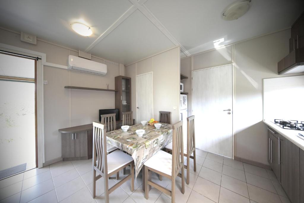 Kuchyň nebo kuchyňský kout v ubytování Camping & Bungalows Zumaia