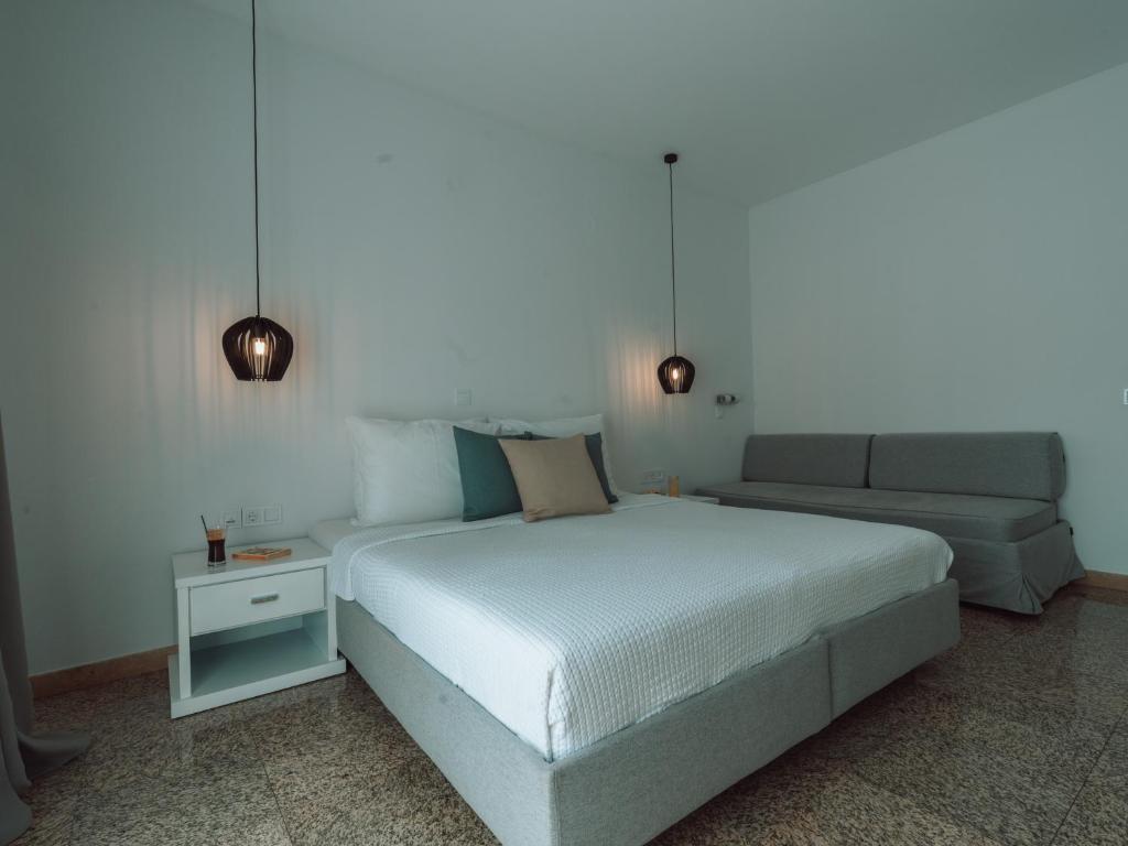 Postel nebo postele na pokoji v ubytování Dracos Hotel