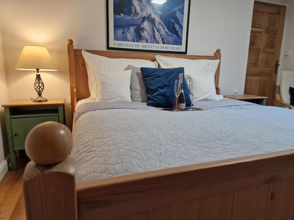Postel nebo postele na pokoji v ubytování Luxusní apt Hory 7 v Krkonoších