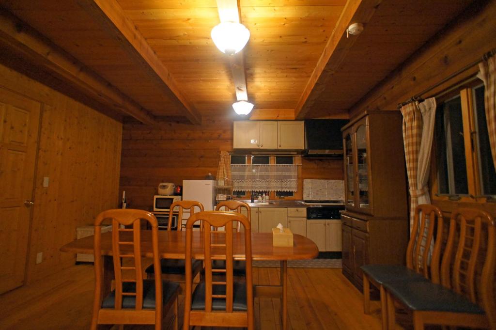 Kuchyň nebo kuchyňský kout v ubytování HARUNA LODGE Private log house with starry sky from the skylight, fireplace, and spacious deck BBQ