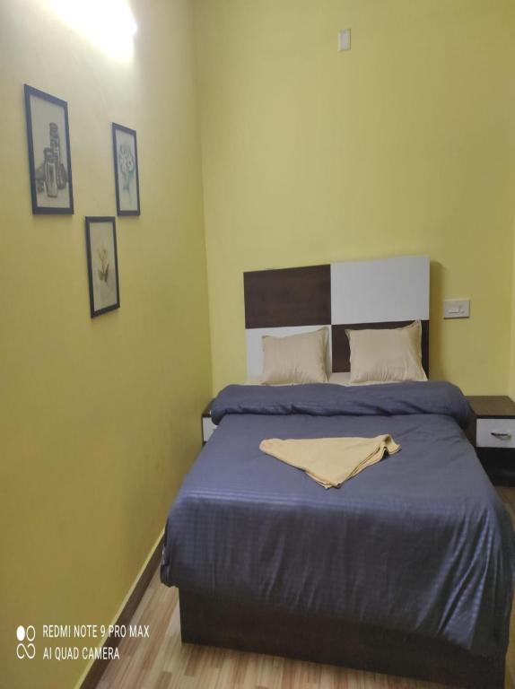 Postel nebo postele na pokoji v ubytování Jeru Homes
