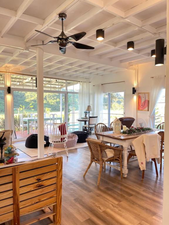 Beautiful view of Nong-Mesh Minimalist Living Room Insulation