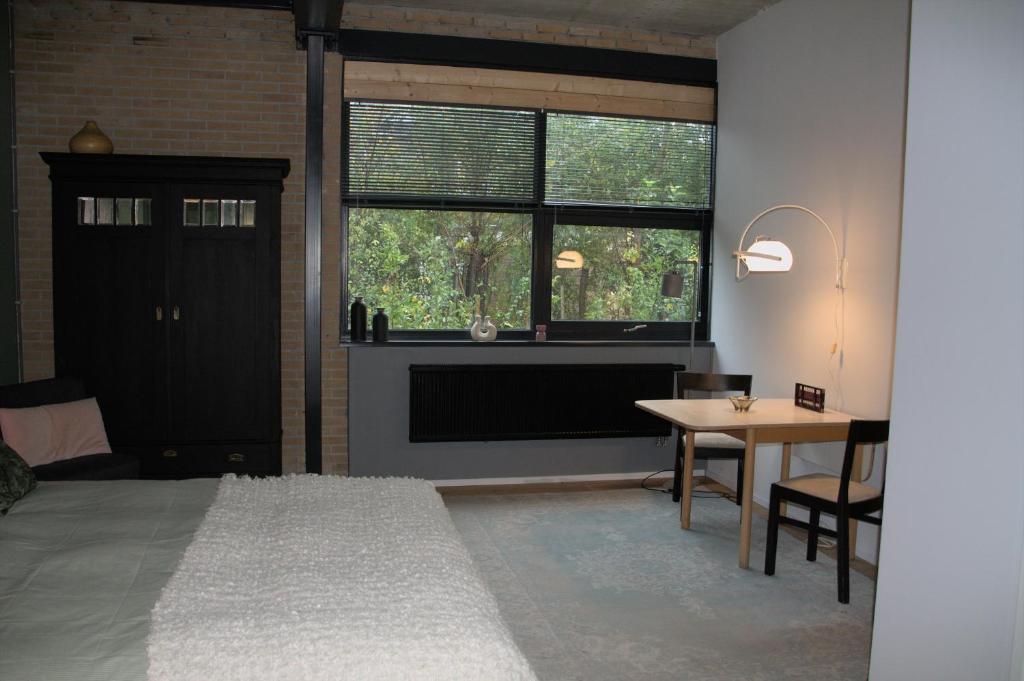 Het Lokaal - Deluxe Room (2 Adults + 1 Child)