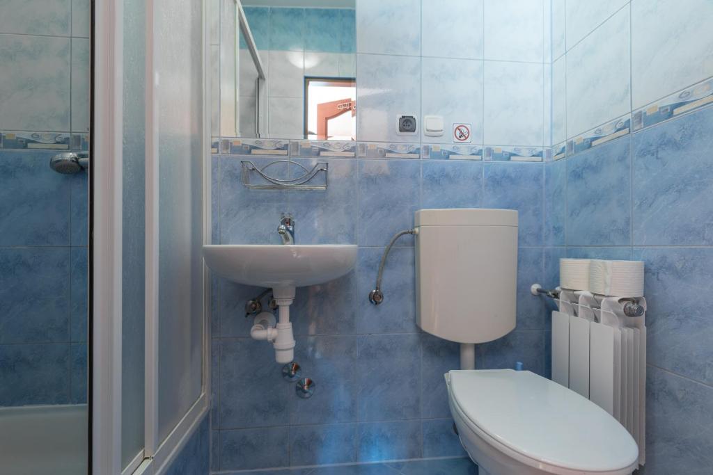 Kúpeľňa v ubytovaní Willa Stachoniówka 2