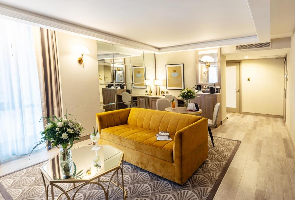 Uma área de estar em The Savoy Hotel
