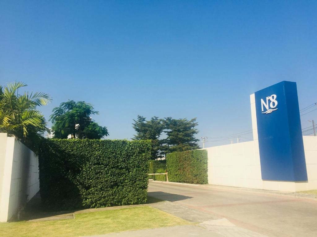 Foto dalla galleria di N8-SereneLake Lakeside湖景泳池，清迈最高端小区，近机场，网红餐厅，步行5分钟左右可以到7-11便利店 a Chiang Mai