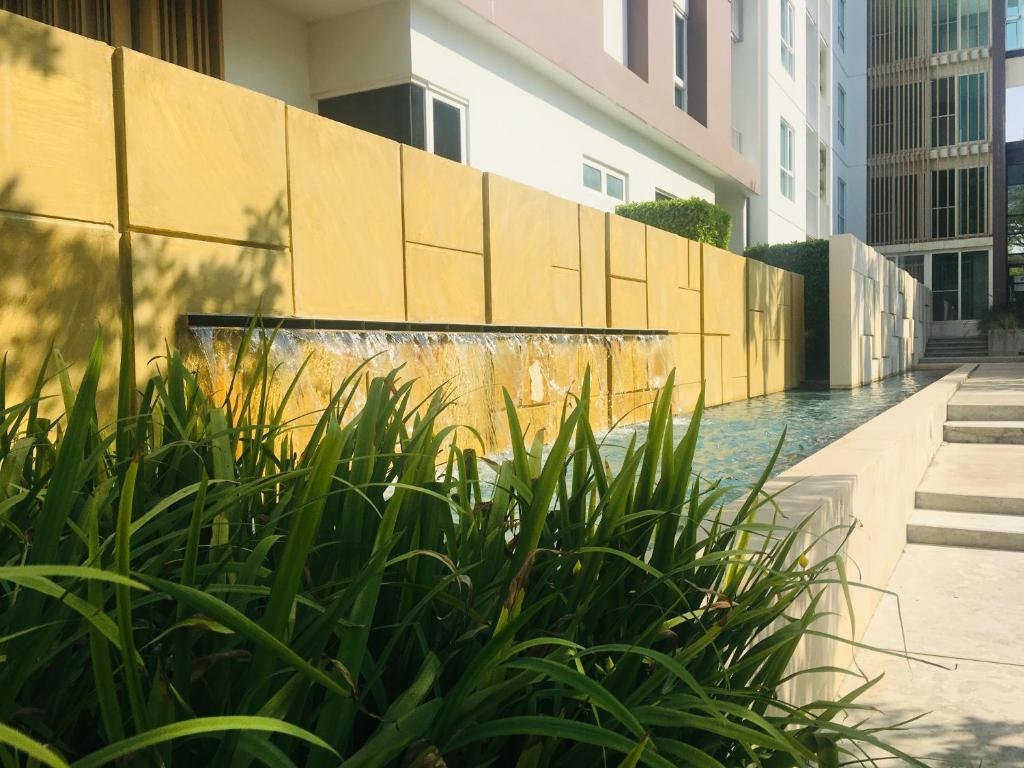 Foto dalla galleria di N8-SereneLake Lakeside湖景泳池，清迈最高端小区，近机场，网红餐厅，步行5分钟左右可以到7-11便利店 a Chiang Mai