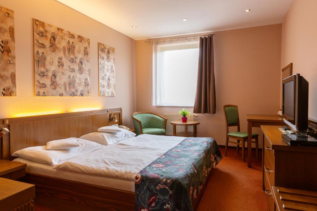 Postel nebo postele na pokoji v ubytování Hotel Max Inn
