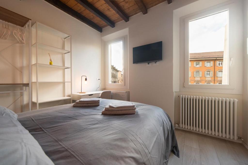 Postel nebo postele na pokoji v ubytování Reggio Center Lovely Rooms