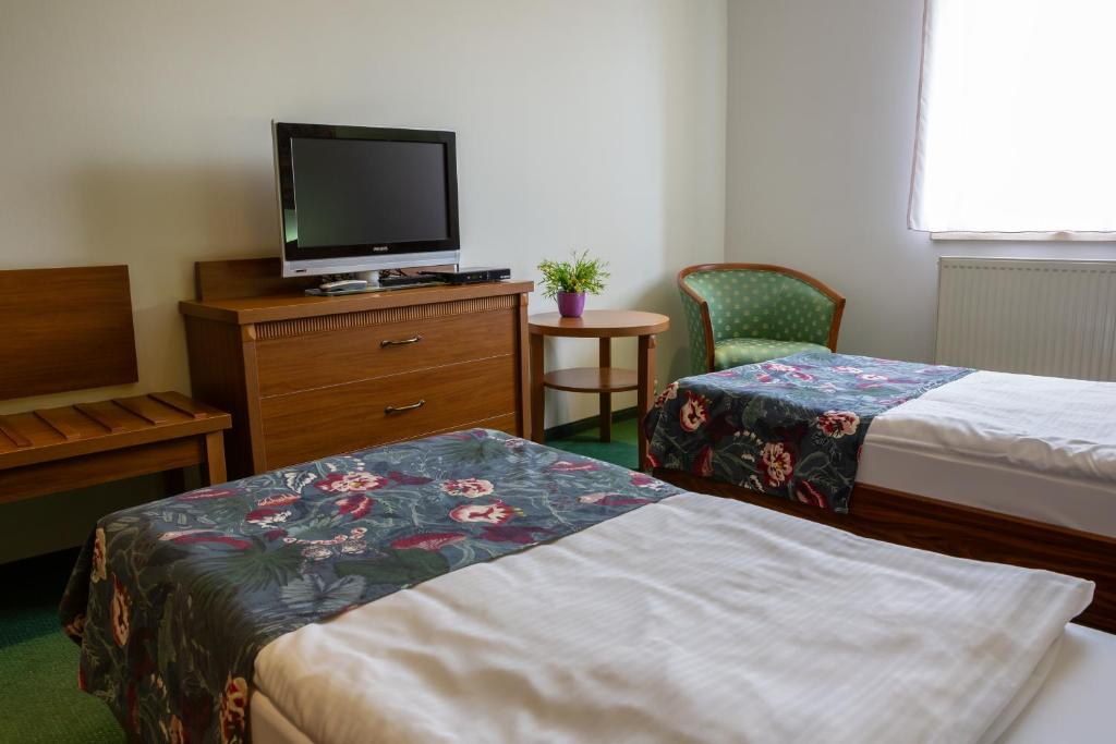 Postel nebo postele na pokoji v ubytování Hotel Max Inn