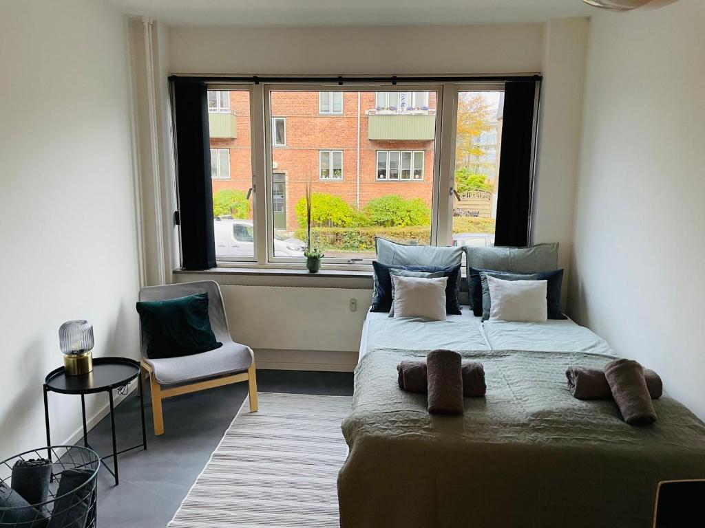 Postel nebo postele na pokoji v ubytování INACTIVE Cozy & Modern Studio by Metro Station