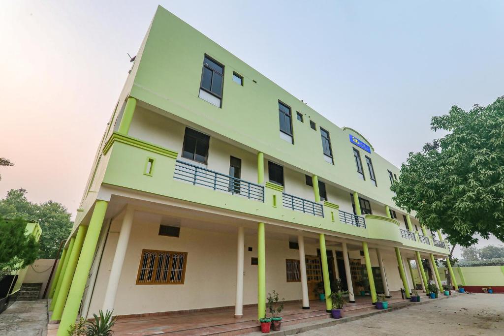 an image of the building of the school at FabHotel SR in Varanasi