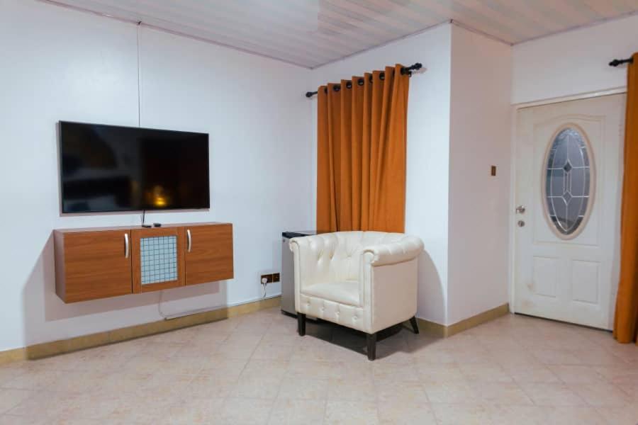 Ampric Guest house and Lounge - Habitación Doble Con Baño Privado