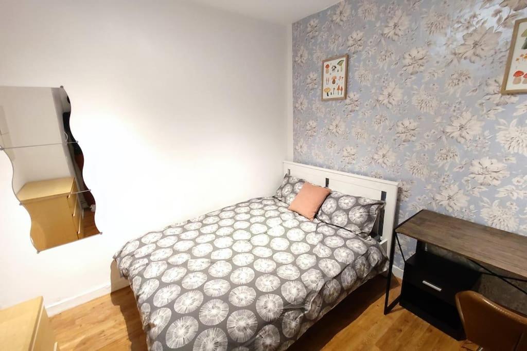 a small bedroom with a bed and a table at Central London Spacious Flat with 2 to 3 Bedrooms in London
