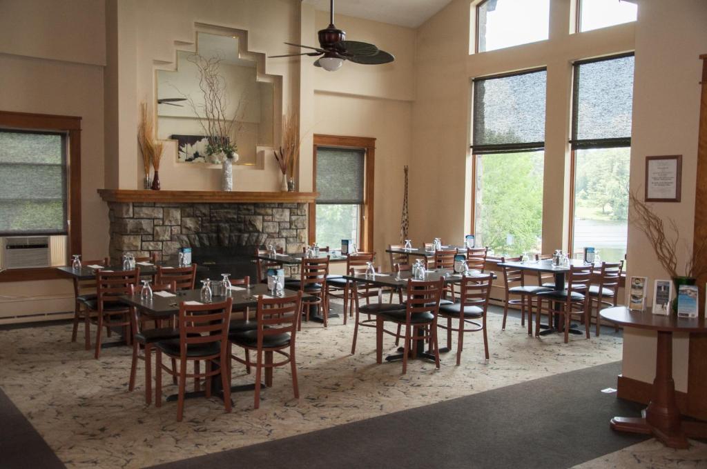 Restaurace v ubytování Bayside Resort, Lake George NY