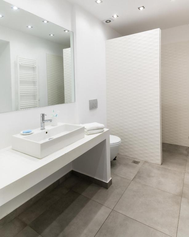 Hermes Apartments - 17