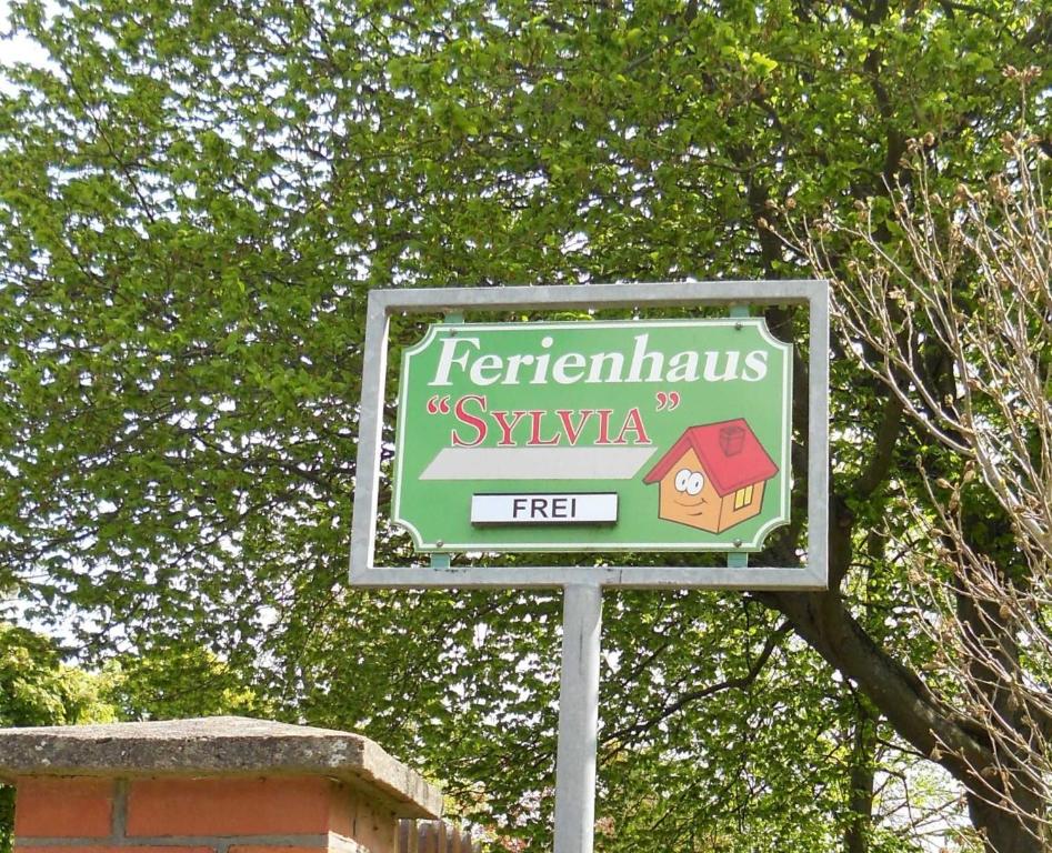 un signo de ferdinandgrimaminas sylvania en Ferienhaus Sylvia in Basedow, en Basedow