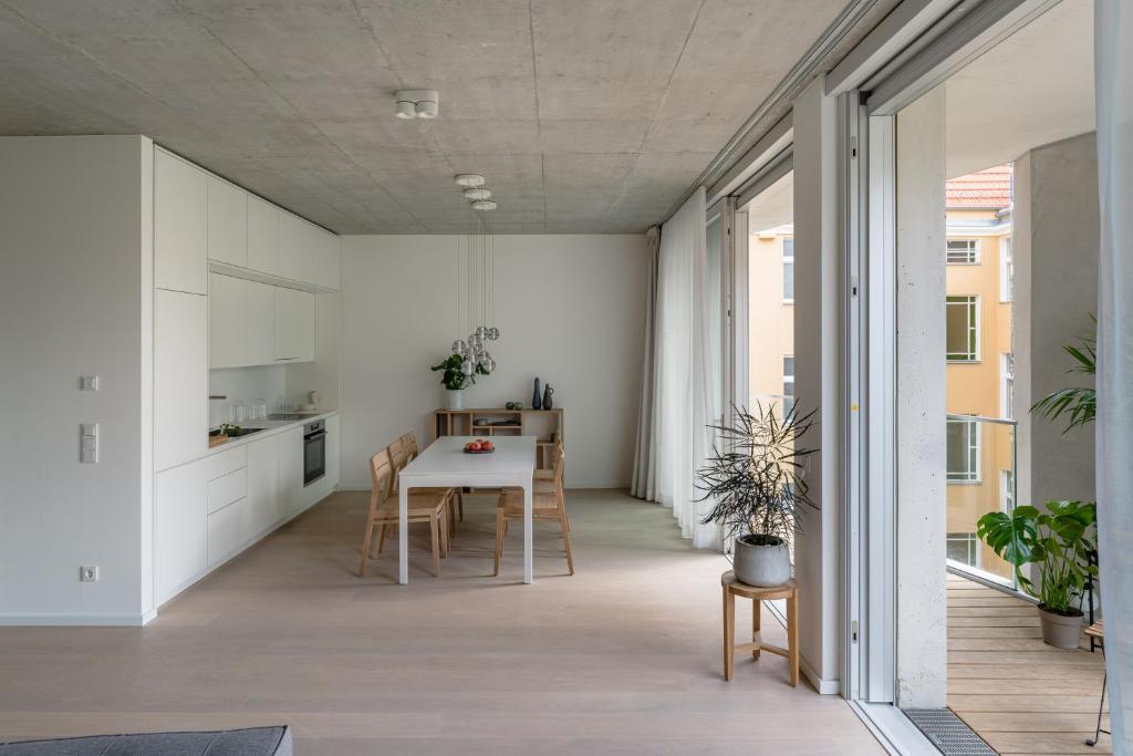Carlotta Apartments photo