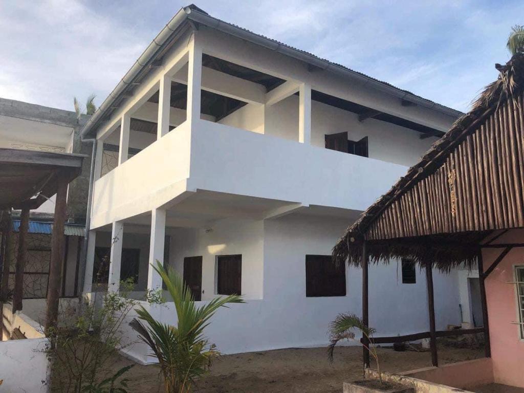 Billede fra billedgalleriet på Villa charme bord de mer i Ambondrona