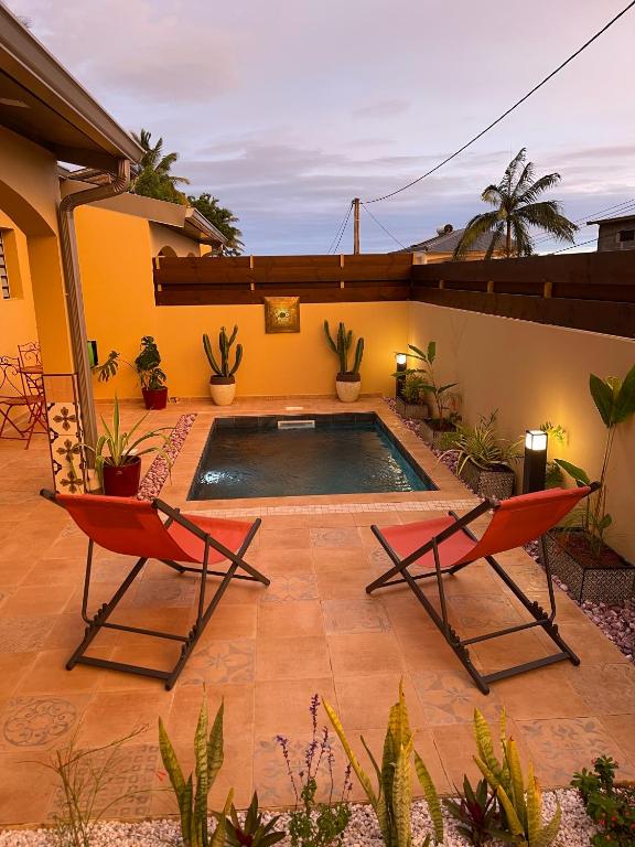 Bazén v ubytování Le Riad Private Pool Piscine privée nebo v jeho okolí