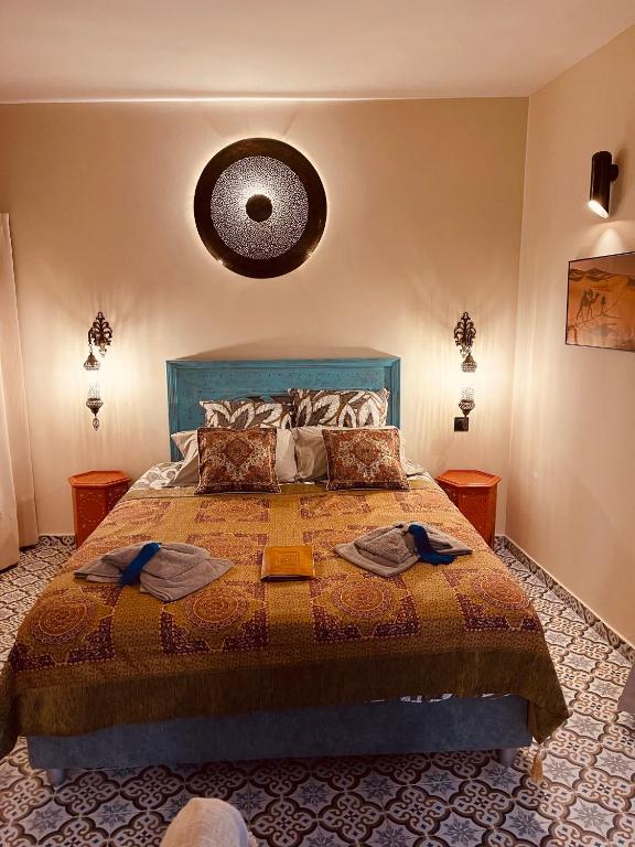 Postel nebo postele na pokoji v ubytování Le Riad Private Pool Piscine privée