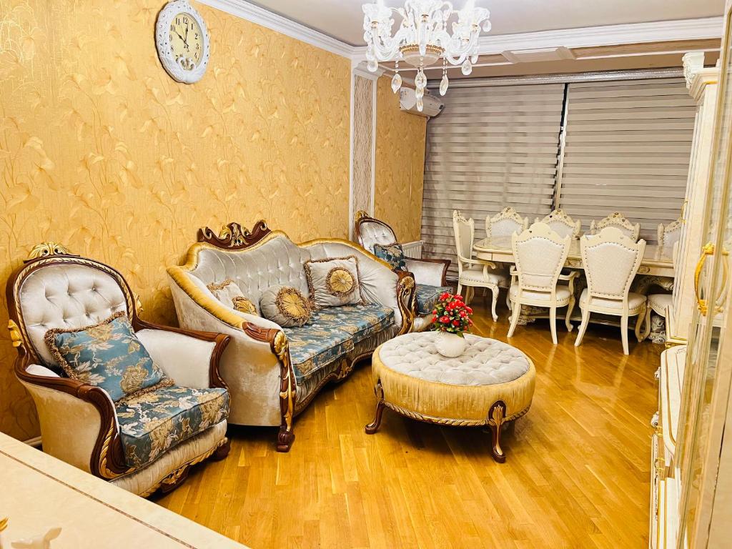 لابی و فضای عمومی Ganclik apartment by Baku housing - تصویر ۵