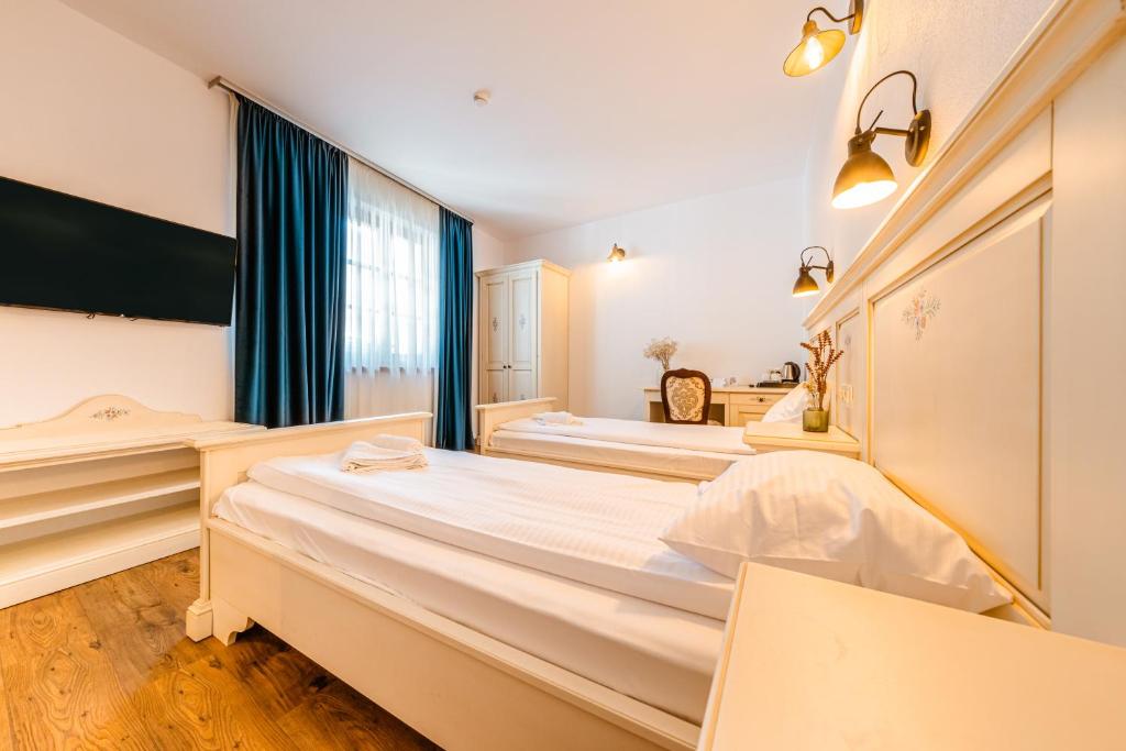 CASA CHITIC - HOTEL & RESTAURANT- Str Nicolae Balcescu 13 - Deluxe Twin Room