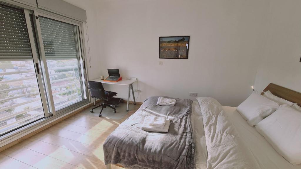 Postel nebo postele na pokoji v ubytování STAY Mystique City Penthouse
