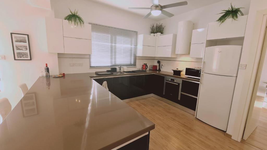 Kuchyň nebo kuchyňský kout v ubytování STAY Mystique City Penthouse
