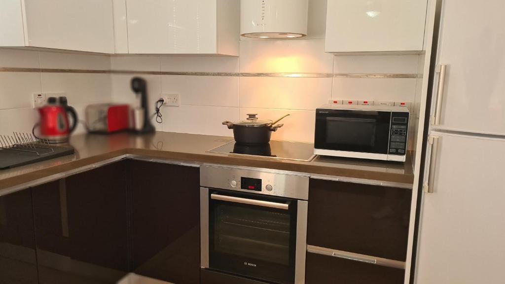 Kuchyň nebo kuchyňský kout v ubytování STAY Mystique City Penthouse