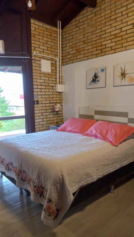 a bedroom with a large bed with a spider on the wall at Casa de 3 Quartos em Garopaba - Bairro Ferraz in Garopaba