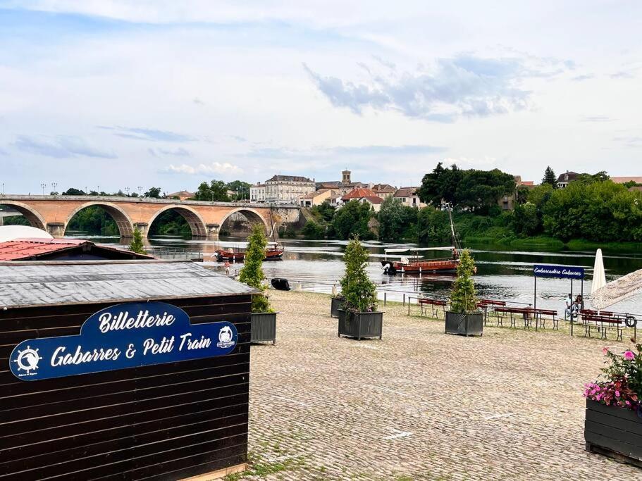 a sign for a pub with a river and a bridge at La Mascotte - Votre refuge bergeracois in Bergerac
