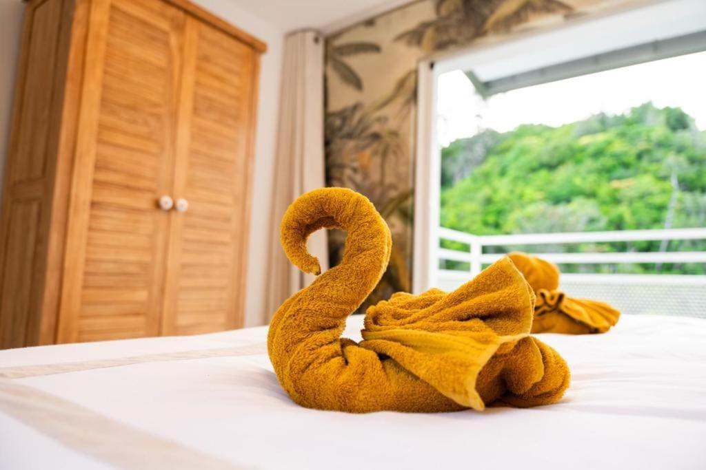 Postel nebo postele na pokoji v ubytování "La Ravine" privé, luxe, avec une vue unique