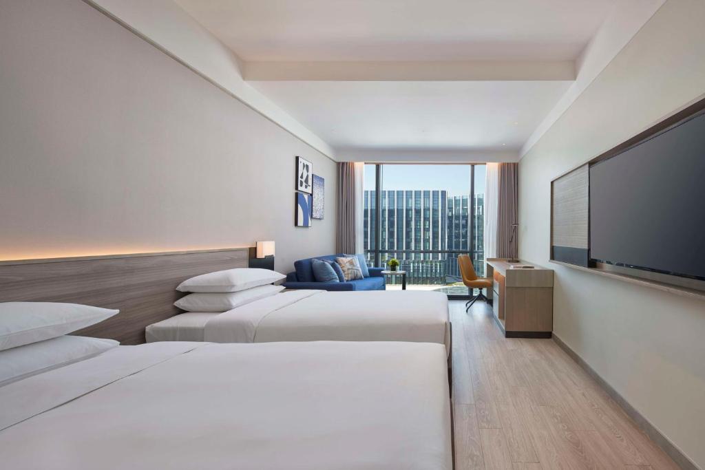Hyatt Place Hangzhou International Airportにあるベッド