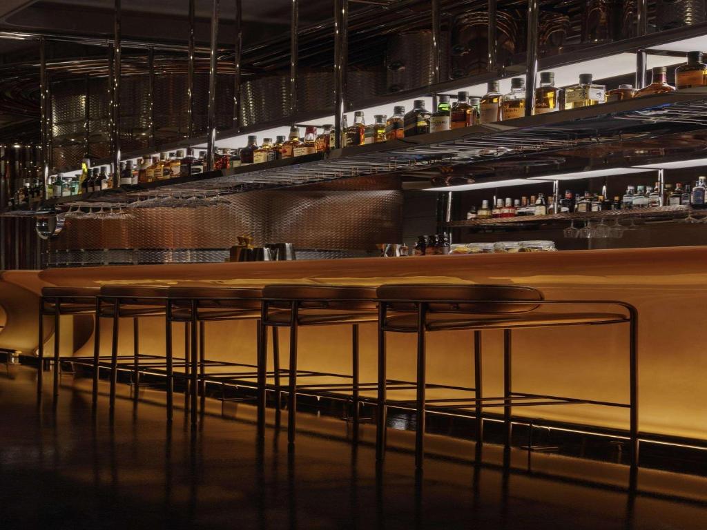 Lounge nebo bar v ubytování SO/ Uptown Dubai