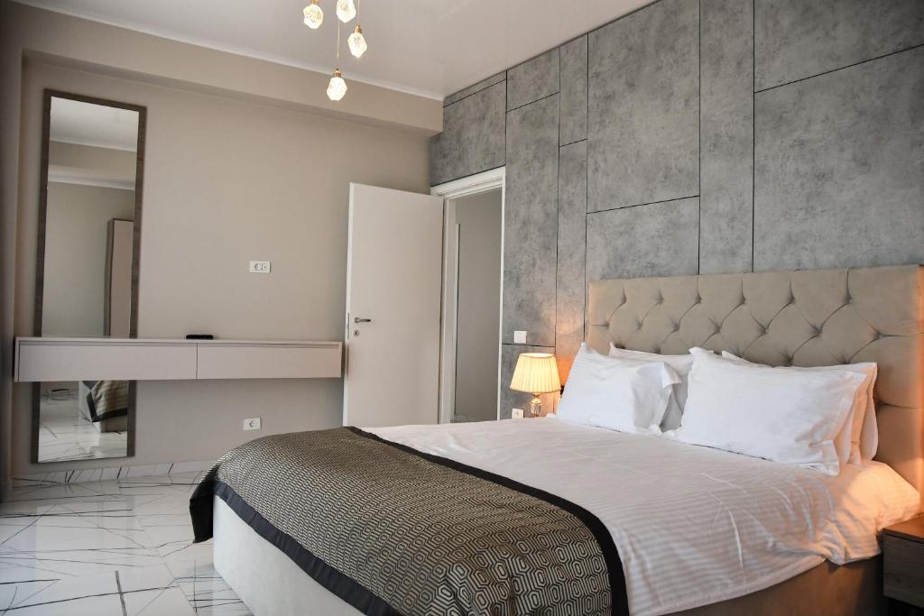 a bedroom with a large bed and a mirror at Hotel Building Stefan Resort I in Mamaia Sat&#47;Năvodari