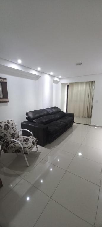 Apartamentos Ed London, na Av principal a poucos passos das Termas - Housity