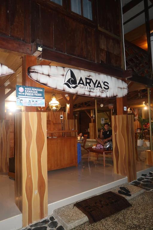 Certifikát, hodnocení, plakát nebo jiný dokument vystavený v ubytování Arya's Surf Camp Cimaja