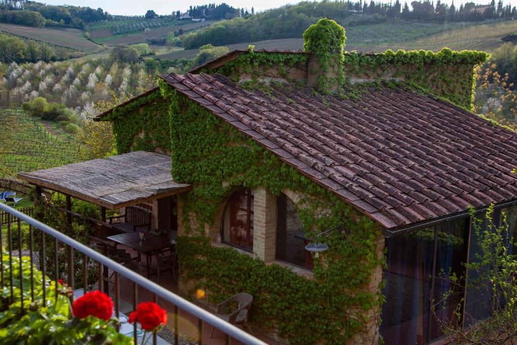 A garden outside Agriturismo & Winery Il Bacio
