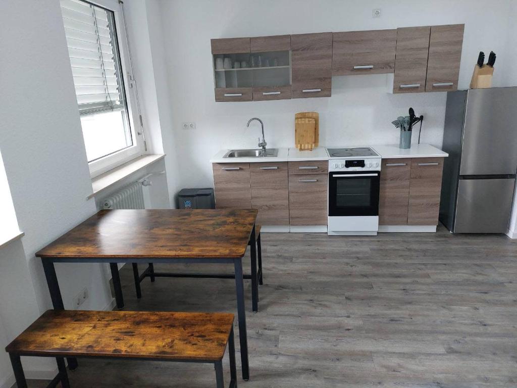 a kitchen with a wooden table and a stove at L8 Street-Kaiserslautern-Monteurwohnung-Worker's apartment in Kaiserslautern
