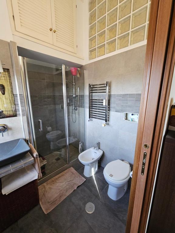 Kúpeľňa v ubytovaní ST. PETER'S ROOMS SUITE