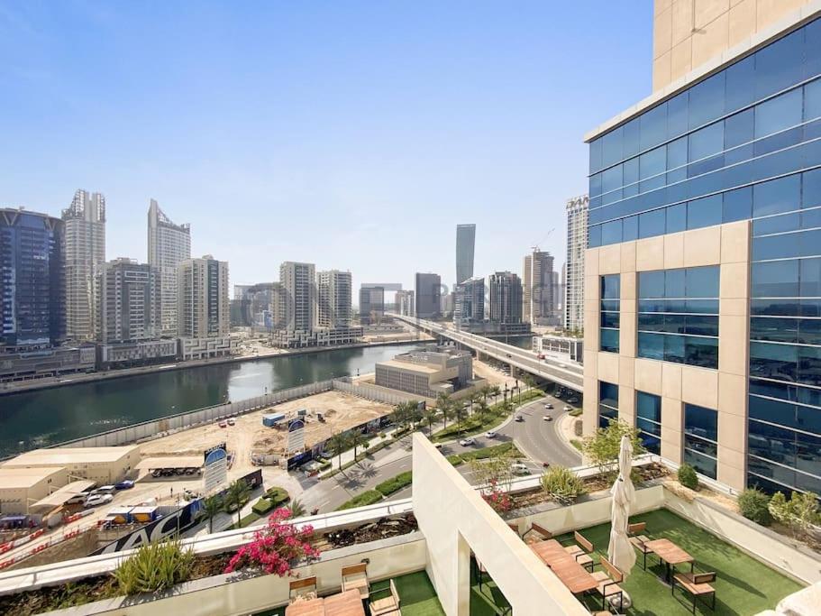 Studio in Business Bay with Stunning Canal Views, Dubai Updated 2023