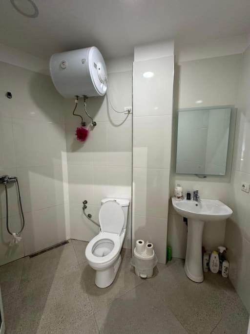 Cosy Urban Retreat - Image 3