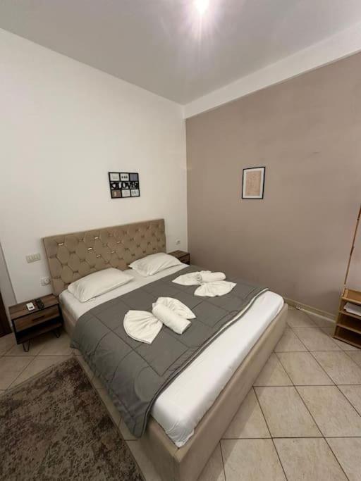 Cosy Urban Retreat - Image 2