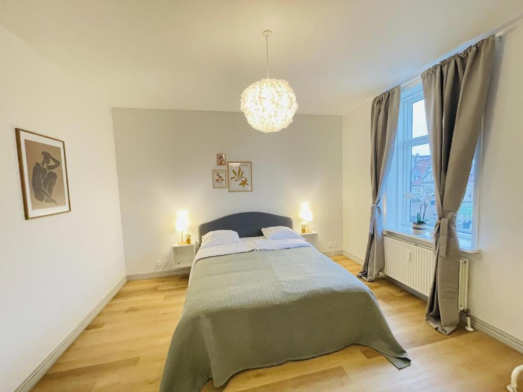 Postel nebo postele na pokoji v ubytování aday - The Swanky Suite