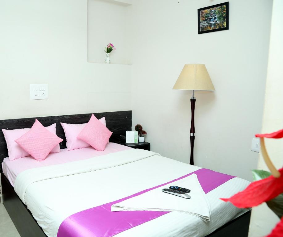 Orange Corner Hotel, Airport pickup & drop Available 24X7, Yelahanka