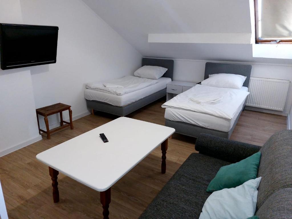 Postel nebo postele na pokoji v ubytování Zajazd Różany
