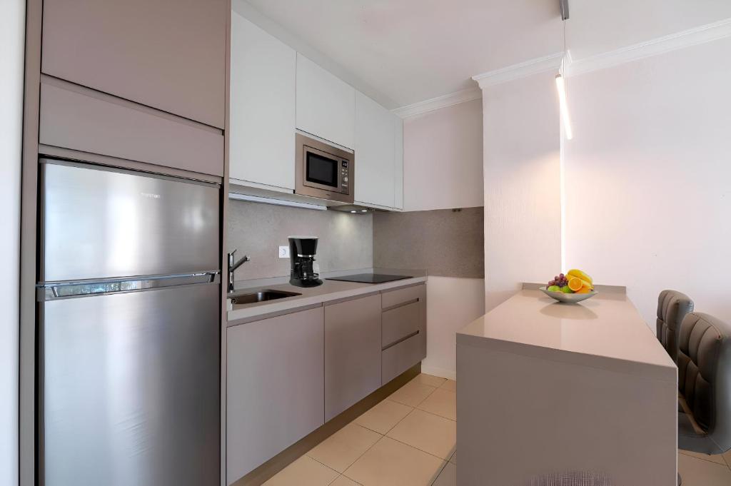 Kuchyňa alebo kuchynka v ubytovaní Moon Dunes Apartment - by Yumbo Center - Playa del Ingles
