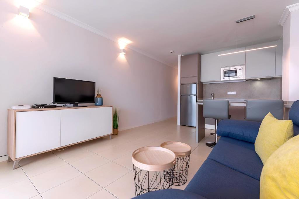 Televízia a/alebo spoločenská miestnosť v ubytovaní Moon Dunes Apartment - by Yumbo Center - Playa del Ingles