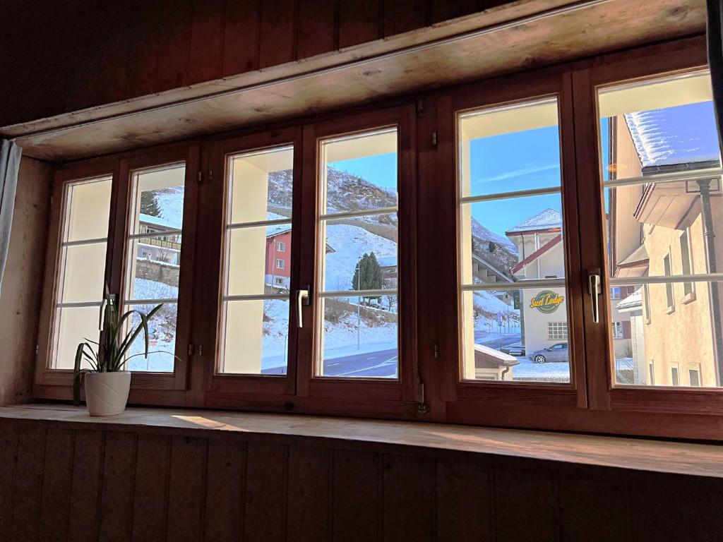 Nespecifikovaný výhled na hory nebo výhled na hory při pohledu z hostelu